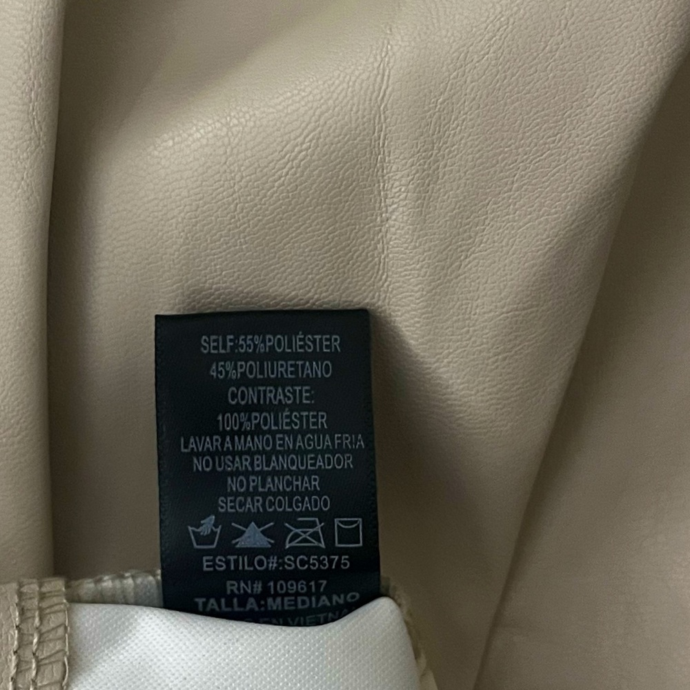 Shinestar High Waist Tan Faux Leather Pleated Shorts Size Medium NWT - Picture 5 of 5